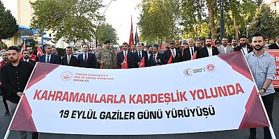 KAHRAMANMARAŞ’TA GAZİLER GÜNÜ KORTEJ YÜRÜYÜŞÜ GERÇEKLEŞTİRİLDİ