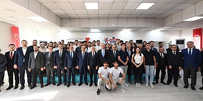 KAHRAMANMARAŞ’TA GENÇLERİN GELECEĞİNE YATIRIM! PUSULA MARAŞ EĞİTİM MERKEZİ HİZMETE GİRDİ