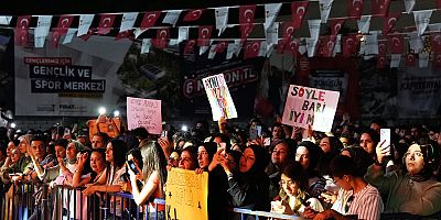 KAHRAMANMARAŞ’TA GENÇLİK COŞKUSU EMRE AYDIN KONSERİYLE ZİRVEYE ULAŞTI
