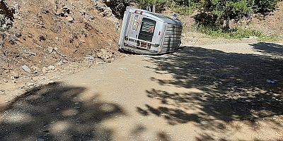 KAHRAMANMARAŞ’TA HAFİF TİCARİ ARAÇ DEVRİLDİ: 1 YARALI