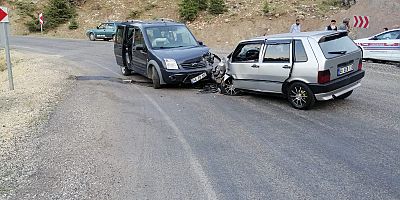 KAHRAMANMARAŞ’TA HAFİF TİCARİ ARAÇ İLE OTOMOBİL ÇARPIŞTI: 3 YARALI