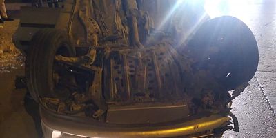 KAHRAMANMARAŞ’TA HAFİF TİCARİ ARAÇ İLE OTOMOBİL ÇARPIŞTI: 3 YARALI