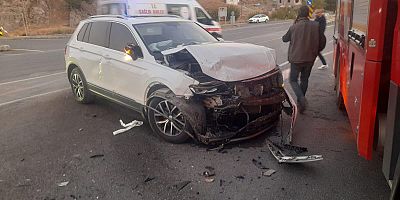 KAHRAMANMARAŞ’TA HAFİF TİCARİ ARAÇ İLE OTOMOBİL ÇARPIŞTI: 6 YARALI