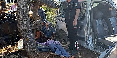 KAHRAMANMARAŞ’TA HAFİF TİCARİ ARAÇ İLE TRAKTÖR ÇARPIŞTI: 2 YARALI