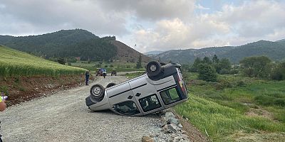 KAHRAMANMARAŞ’TA HAFİF TİCARİ ARAÇ TAKLA ATTI: 1 YARALI