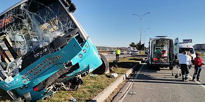 KAHRAMANMARAŞ’TA HALK OTOBÜSÜ DEVRİLDİ: 1’İ AĞIR 10 YARALI