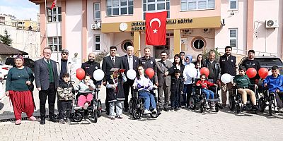 KAHRAMANMARAŞ’TA HAYIRSEVER POLİS MEMURUNDAN ÖZEL ÖĞRENCİLERE DESTEK