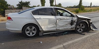 KAHRAMANMARAŞ’TA İKİ OTOMOBİL ÇARPIŞTI: 1 YARALI