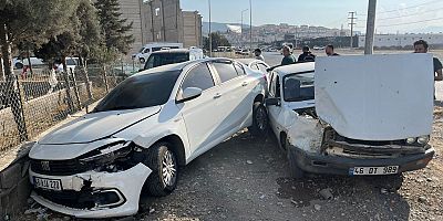 KAHRAMANMARAŞ’TA İKİ OTOMOBİL ÇARPIŞTI: 2 YARALI
