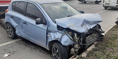 KAHRAMANMARAŞ’TA İKİ OTOMOBİL ÇARPIŞTI: 2 YARALI