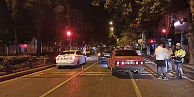 KAHRAMANMARAŞ’TA İKİ OTOMOBİL ÇARPIŞTI: 3 YARALI