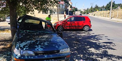 KAHRAMANMARAŞ’TA İKİ OTOMOBİL ÇARPIŞTI: 3 YARALI