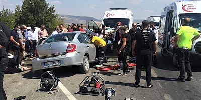 KAHRAMANMARAŞ’TA İKİ OTOMOBİL ÇARPIŞTI: 4 YARALI