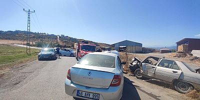 KAHRAMANMARAŞ’TA İKİ OTOMOBİL ÇARPIŞTI: 4 YARALI