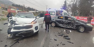 KAHRAMANMARAŞ’TA İKİ OTOMOBİL ÇARPIŞTI: 6 YARALI