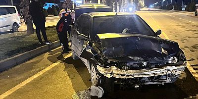 KAHRAMANMARAŞ'TA İKİ OTOMOBİL ÇARPIŞTI: ÇOK SAYIDA YARALI VAR