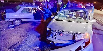  -KAHRAMANMARAŞ'TA İKİ OTOMOBİL  ÇARPIŞTI