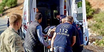 KAHRAMANMARAŞ’TA İKİ OTOMOBİL KAFA KAFAYA ÇARPIŞTI: 7 YARALI