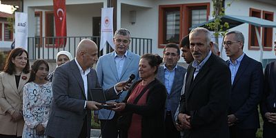 KAHRAMANMARAŞ’TA İLK KÖY EVLERİ HAK SAHİPLERİNE TESLİM EDİLDİ