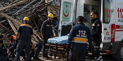KAHRAMANMARAŞ’TA İNŞAAT İSKELESİ ÇÖKTÜ: 4 İŞÇİ YARALANDI