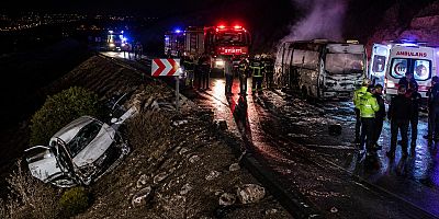 KAHRAMANMARAŞ’TA İŞÇİ SERVİSİ İLE OTOMOBİL ÇARPIŞTI: 8 YARALI