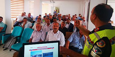 KAHRAMANMARAŞ’TA JANDARMA EKİPLERİ MUHTARLARI BİLGİLENDİRDİ 