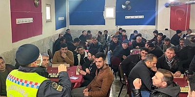 KAHRAMANMARAŞ’TA JANDARMA TRAFİK SÜRÜCÜLERE GÜVENLİ TRAFİĞİ ANLATTI