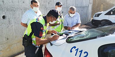 KAHRAMANMARAŞ’TA JANDARMA TRAFİK TİMLERİ OKUL TAŞITLARINI DENETLEDİ
