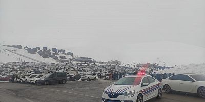 KAHRAMANMARAŞ’TA JANDARMA TRAFİK TİMLERİ YEDİKUYULAR’DA TRAFİK DENETİMİ YAPTI