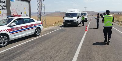 KAHRAMANMARAŞ’TA JANDARMADAN YOLCU SERVİSLERİNE SIKI DENETİM