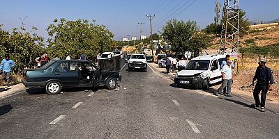 KAHRAMANMARAŞ’TA KAMYONET İLE OTOMOBİL ÇARPIŞTI: 7 YARALI 