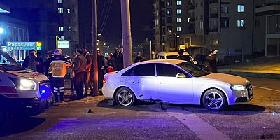 KAHRAMANMARAŞ’TA KAVŞAKTA İKİ OTOMOBİL ÇARPIŞTI: 1 YARALI
