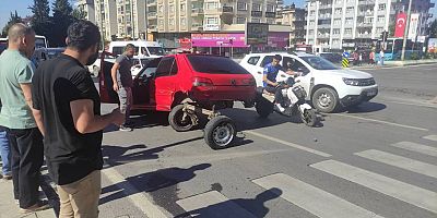 KAHRAMANMARAŞ’TA KAVŞAKTA İKİ OTOMOBİL ÇARPIŞTI