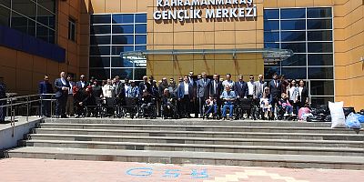 Kahramanmaraş’ta geri dönüşüm için toplanan mavi kapaklar engelli vatandaşlara tekerlekli sandalye olarak geri döndü.