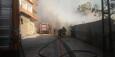 KAHRAMANMARAŞ’TA METRUK BİNADA YANGIN