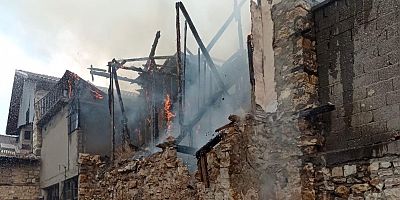 KAHRAMANMARAŞ’TA METRUK BİNADA YANGIN