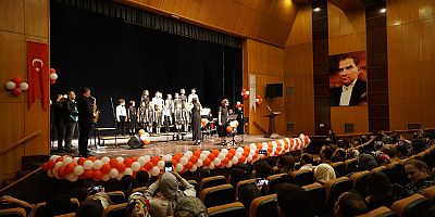 KAHRAMANMARAŞ'TA MİNİK YÜREKLER SÖYLEDİ, MÜZİKSEVERLER EŞLİK ETTİ