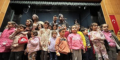 KAHRAMANMARAŞ’TA MİNİKLER, BÜYÜCÜ VE FARE GÖSTERİSİNİ ÇOK SEVDİ