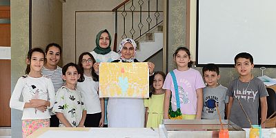 KAHRAMANMARAŞ’TA MİNİKLER HAYAL GÜCÜNÜ EBRU SANATINA DÖKTÜ