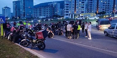 KAHRAMANMARAŞ'TA MOTOSİKLET İLE OTOMOBİL ÇARPIŞTI: MOTOSİKLET SÜRÜCÜSÜ HAYATINI KAYBETTİ