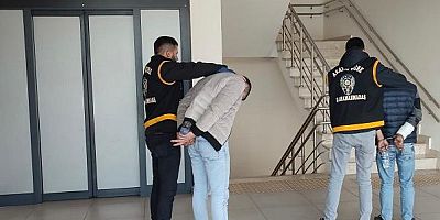 KAHRAMANMARAŞ’TA OTODAN HIRSIZLIK YAPAN 2 KİŞİ TUTUKLANDI