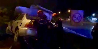 KAHRAMANMARAŞ'TA OTOMOBİL AĞACA ÇARPTI 