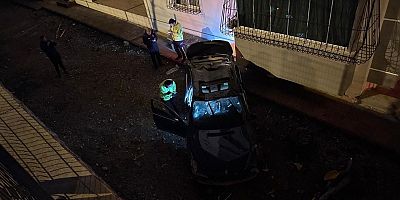 KAHRAMANMARAŞ’TA OTOMOBİL APARTMAN BOŞLUĞUNA DÜŞTÜ: 3 YARALI