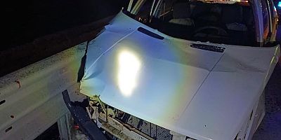 KAHRAMANMARAŞ TA OTOMOBİL BARİYERLERE ÇARPTI 