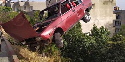 KAHRAMANMARAŞ’TA OTOMOBİL EVİN BAHÇESİNE UÇTU