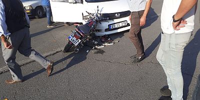 KAHRAMANMARAŞ’TA OTOMOBİL İLE MOTOSİKLETİN ÇARPIŞTI: 1 YARALI 