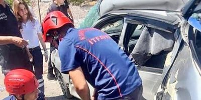 KAHRAMANMARAŞ’TA OTOMOBİL İLE YOLCU MİNİBÜSÜ ÇARPIŞTI: 6 YARALI