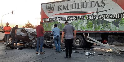 KAHRAMANMARAŞ’TA OTOMOBİL KAMYONA ARKADAN ÇARPTI: 1 YARALI