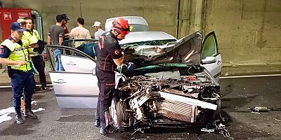 KAHRAMANMARAŞ’TA OTOMOBİL KAMYONA ARKADAN ÇARPTI: 2 YARALI