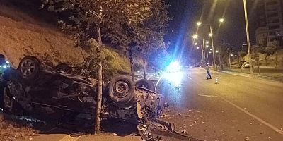 KAHRAMANMARAŞ'TA OTOMOBİL PARAMPARÇA OLDU 